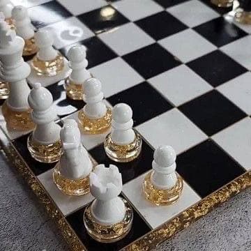 «Ağ-qızılı» şahmat dəsti
